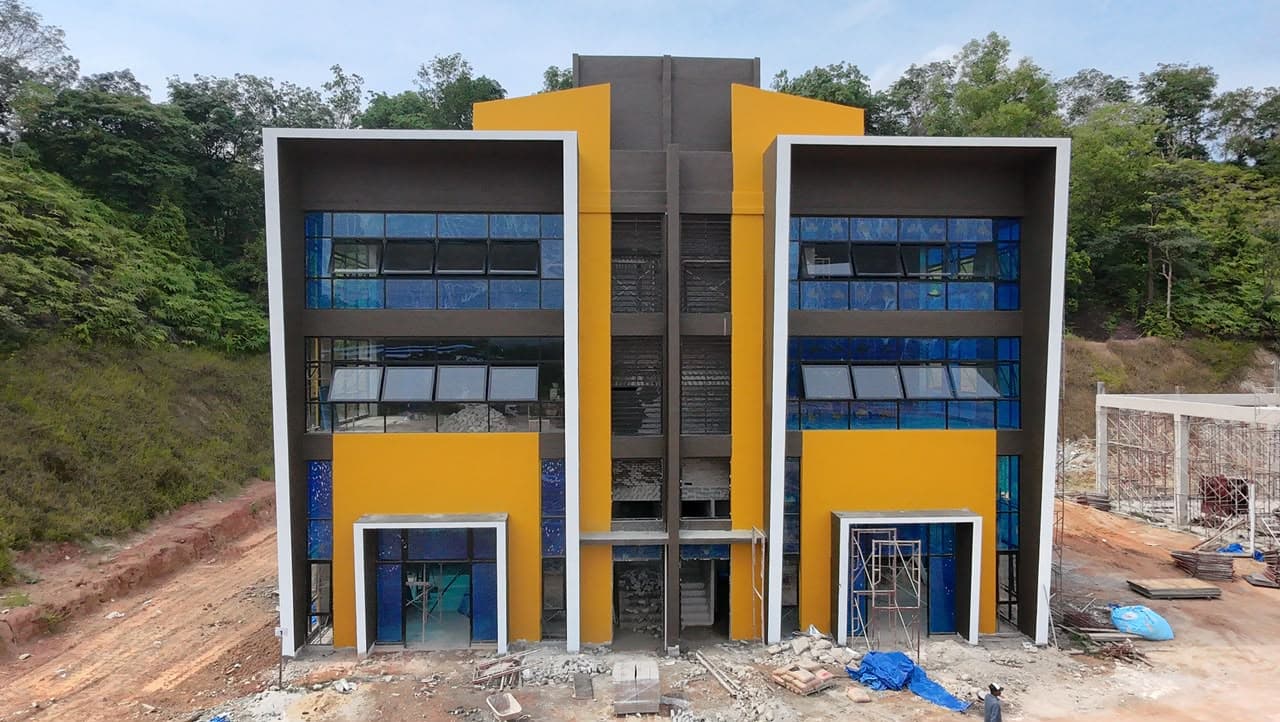 Three-storey show unit under construction
