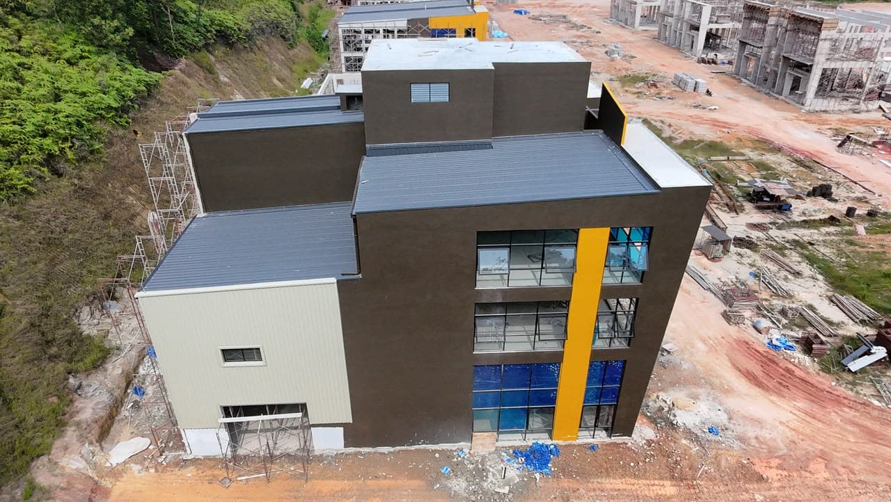 Three-storey show unit external finishing works