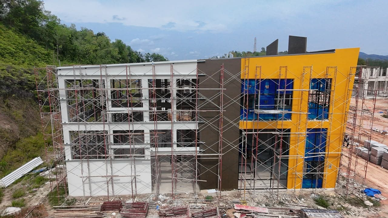 Two-storey show unit glazing works